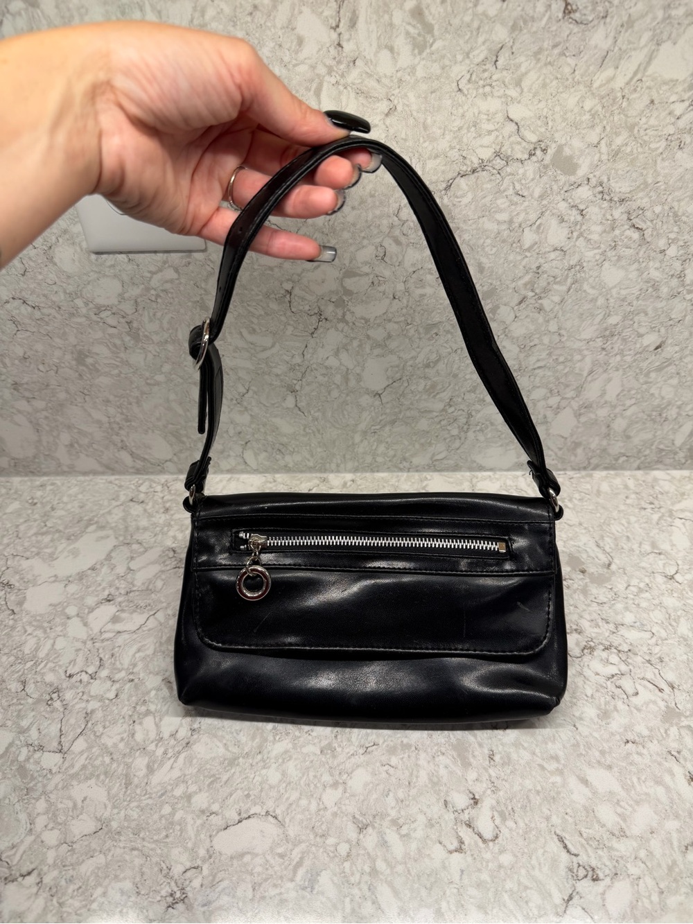 Classic Black Leather Shoulder Bag - Sleek Everyday Style
